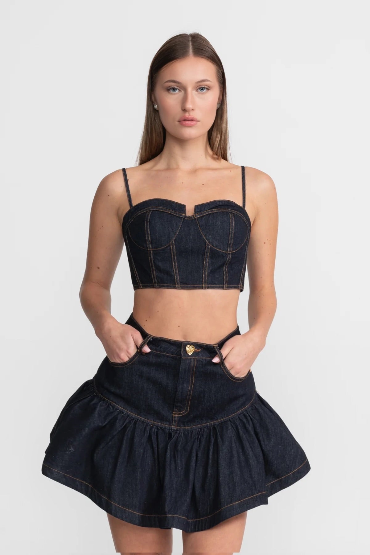 Conjunto de vaquero con costuras en contraste