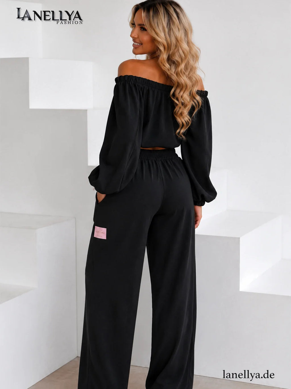 Conjunto Negro de Dos Piezas con Hombros al Aire y Pantalón de Pierna Ancha