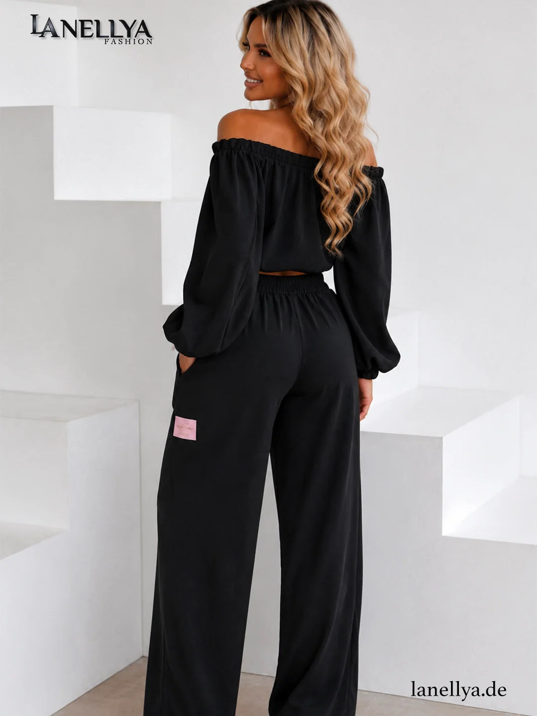 Conjunto Negro de Dos Piezas con Hombros al Aire y Pantalón de Pierna Ancha