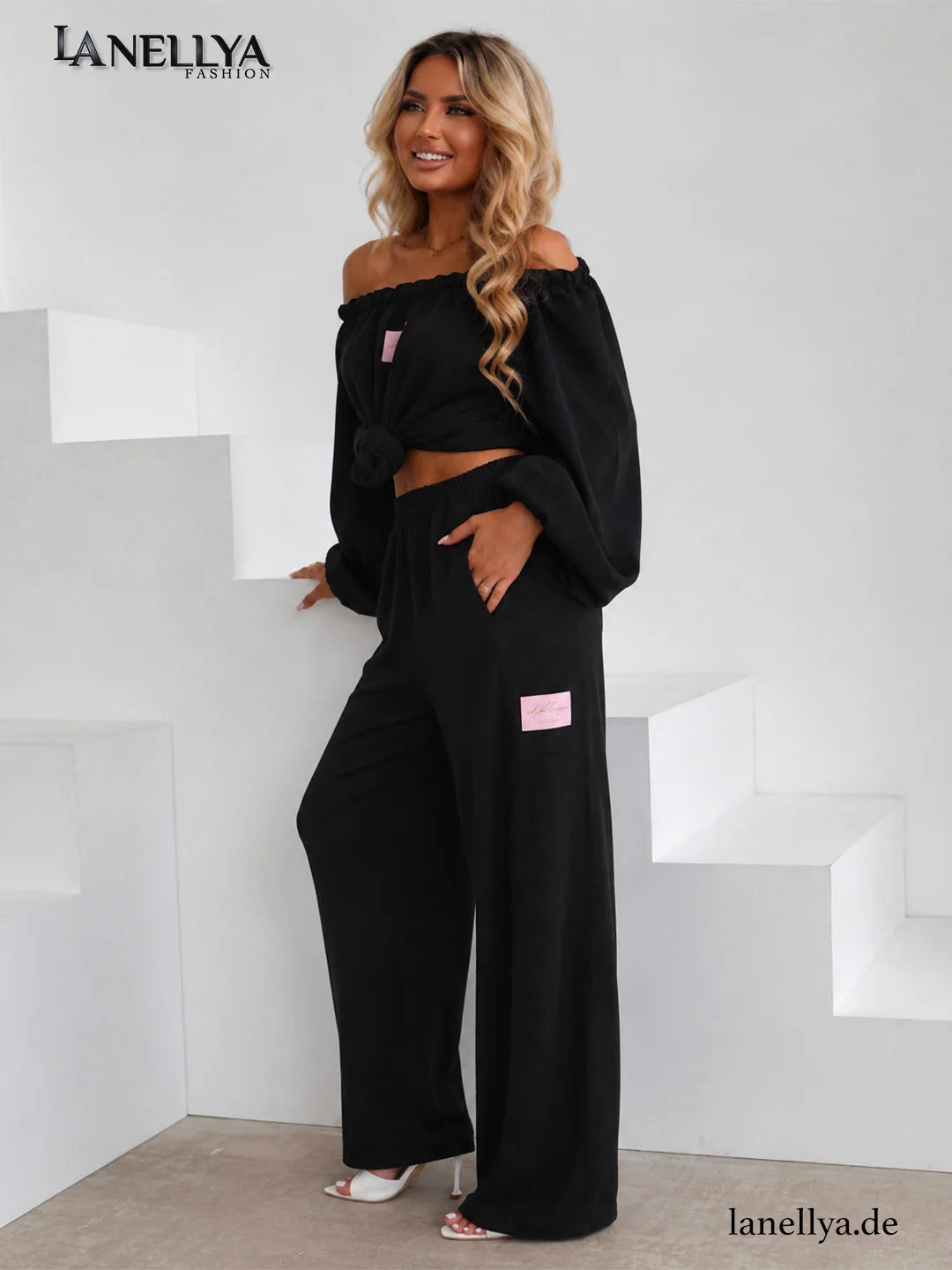 Conjunto Negro de Dos Piezas con Hombros al Aire y Pantalón de Pierna Ancha