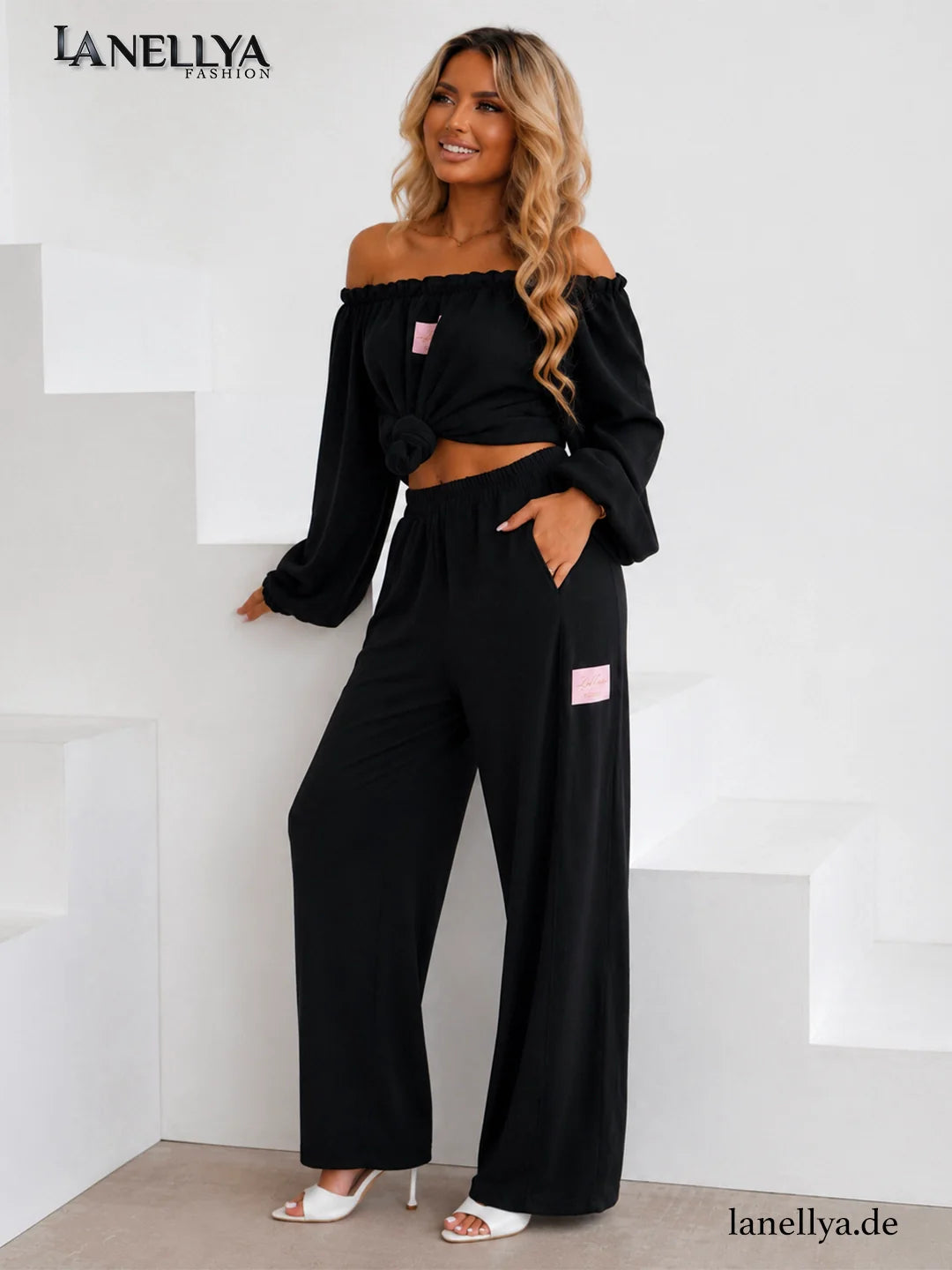 Conjunto Negro de Dos Piezas con Hombros al Aire y Pantalón de Pierna Ancha