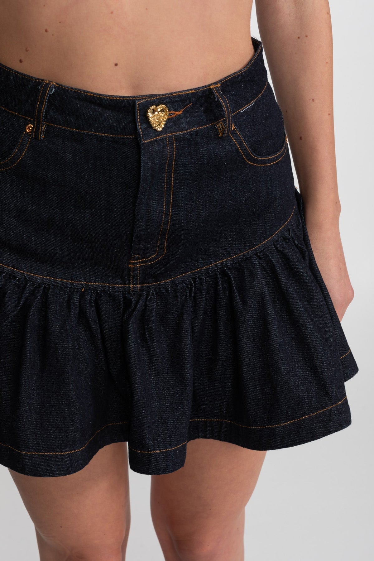 Conjunto de vaquero con costuras en contraste