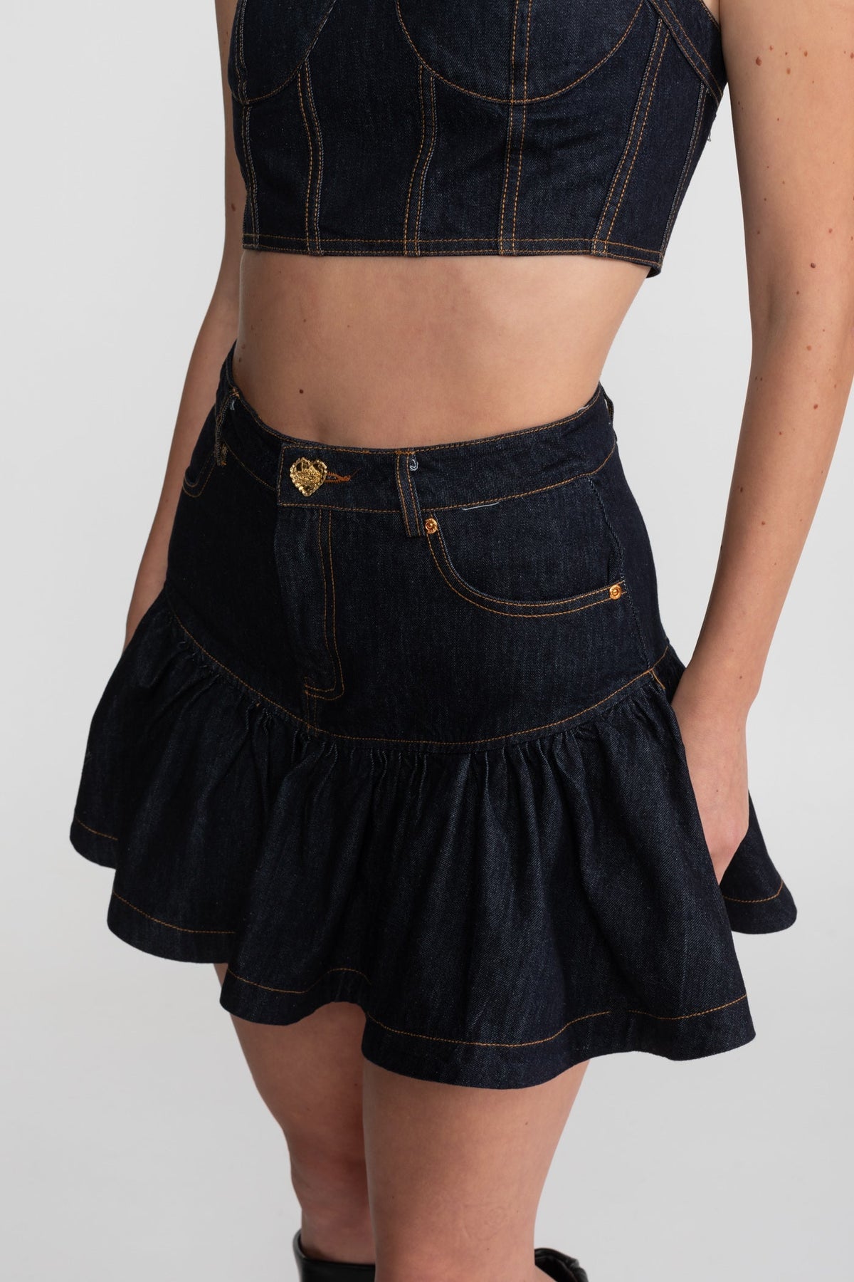 Conjunto de vaquero con costuras en contraste